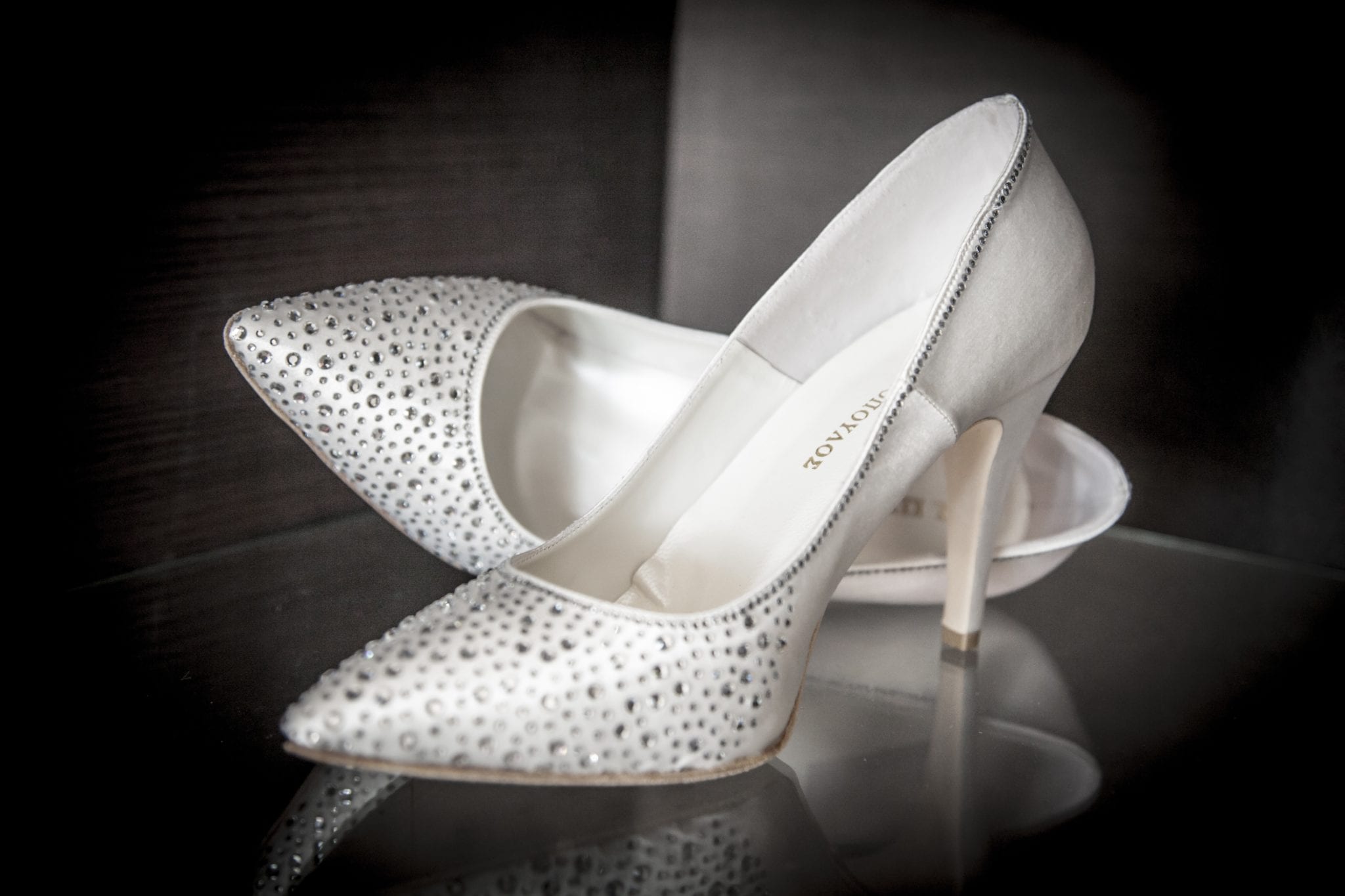 Chaussures de mariée blanches à talons - Côté Mariage Perpignan 66 - Robe de mariage